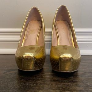 Gold platinum closed toe heels size 8